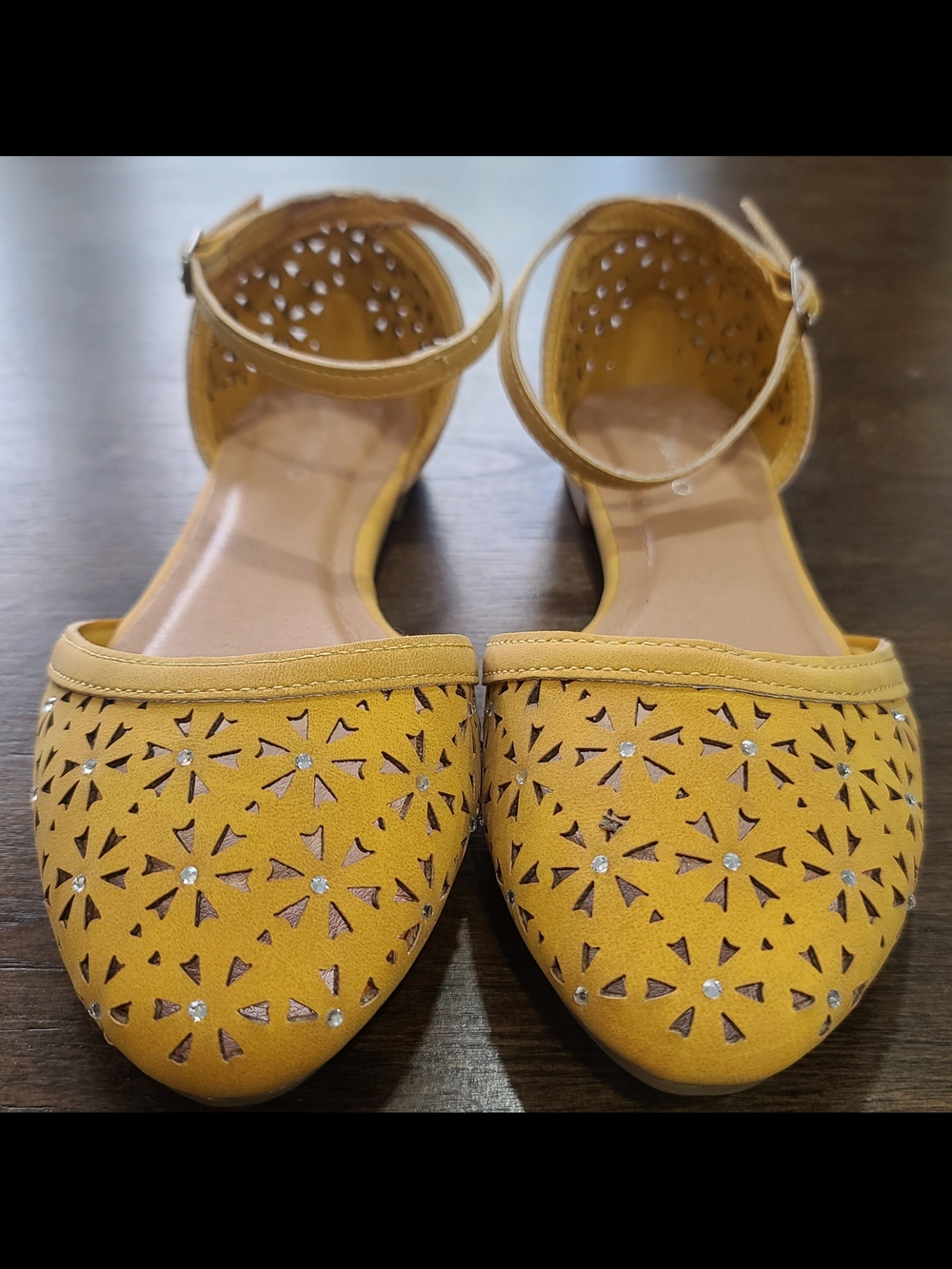 ANDIAMO Yellow Cut-Out Pointed Toe Buckle Flats Comfort Women’s Several Sizes